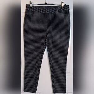 Simply Styled Women's Black and White Grid Ankle Pants Size 6